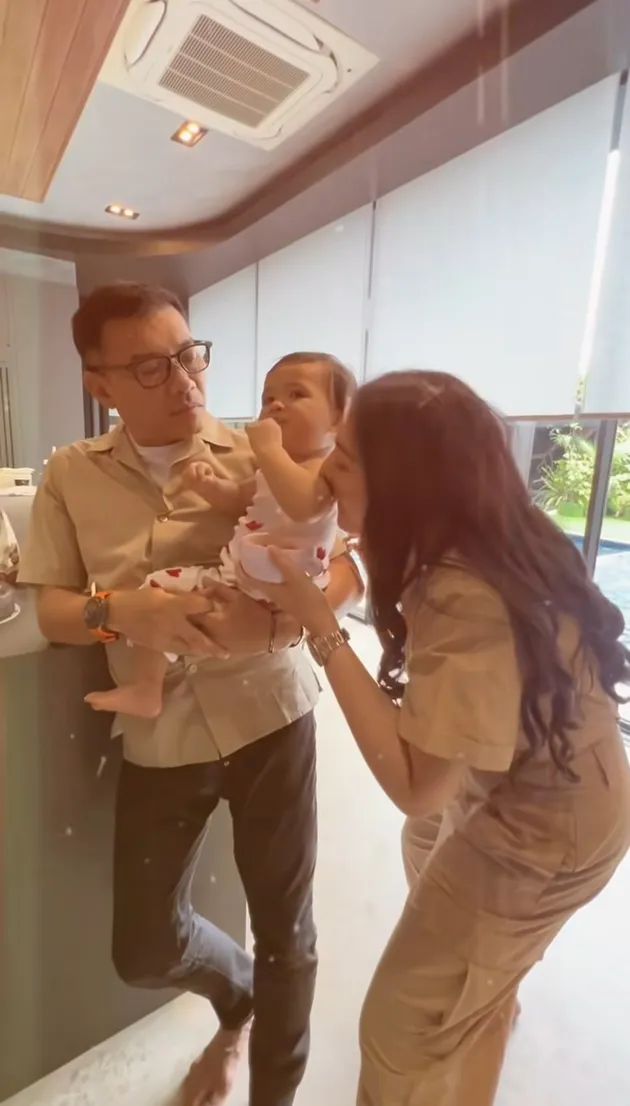 Anang dan Ashanty Bareng Azura 