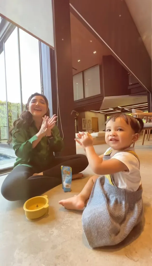 Ashanty temani Azura makan