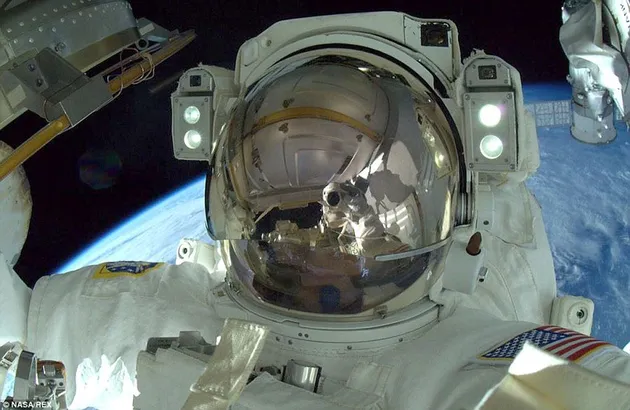 foto-foto astronot di luar angkasa