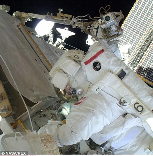 foto-foto astronot di luar angkasa