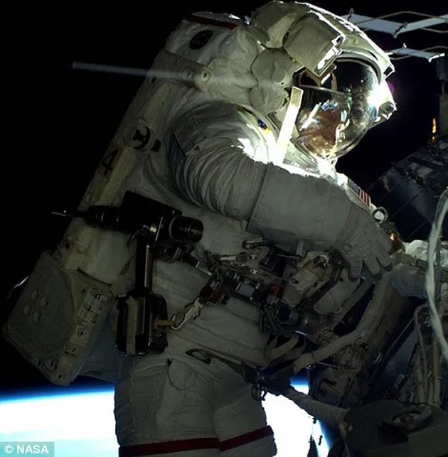 foto-foto astronot di luar angkasa
