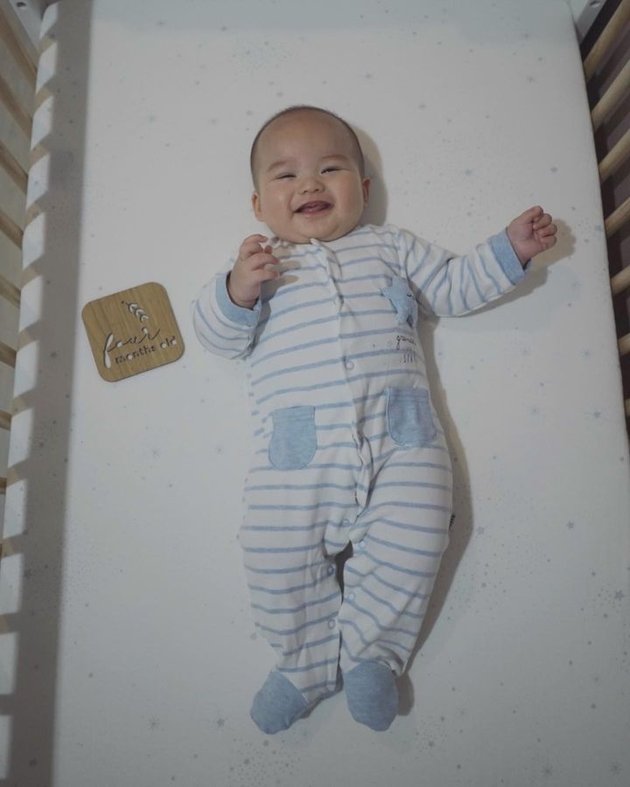 Portrait of Avery Stefen Chow, Stella and Fandy's Child, Who is Now 4 Months Old, Resembling Papa More and More