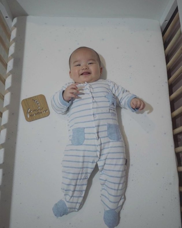 Portrait of Avery Stefen Chow, Stella and Fandy's Child, Who is Now 4 Months Old, Resembling Papa More and More