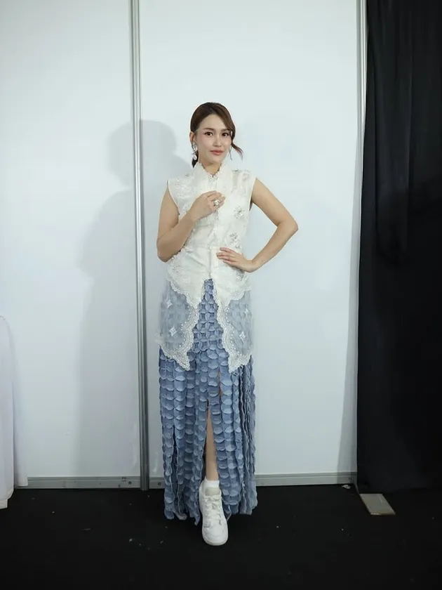 Ayu Ting Ting di belakang panggung