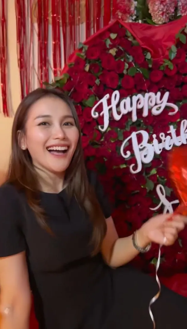 Ayu Ting Ting cantik saat ulang tahun