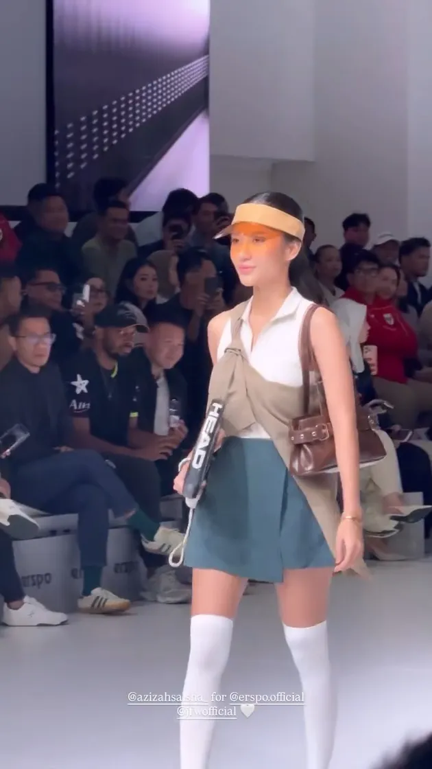 Azizah Salsha bak model di JFW 2025
