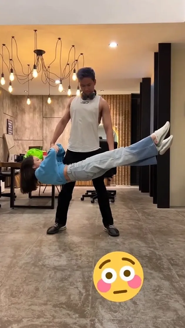 Potret Azka Corbuzier dan Adik Ketemu Gedenya Nada Tarina