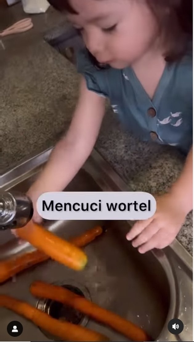 Portrait of Baby Chloe Helping Mama Asmirandah Cook, Cute and Very Smart - Washing Carrots Until Her Eyes Get Wet