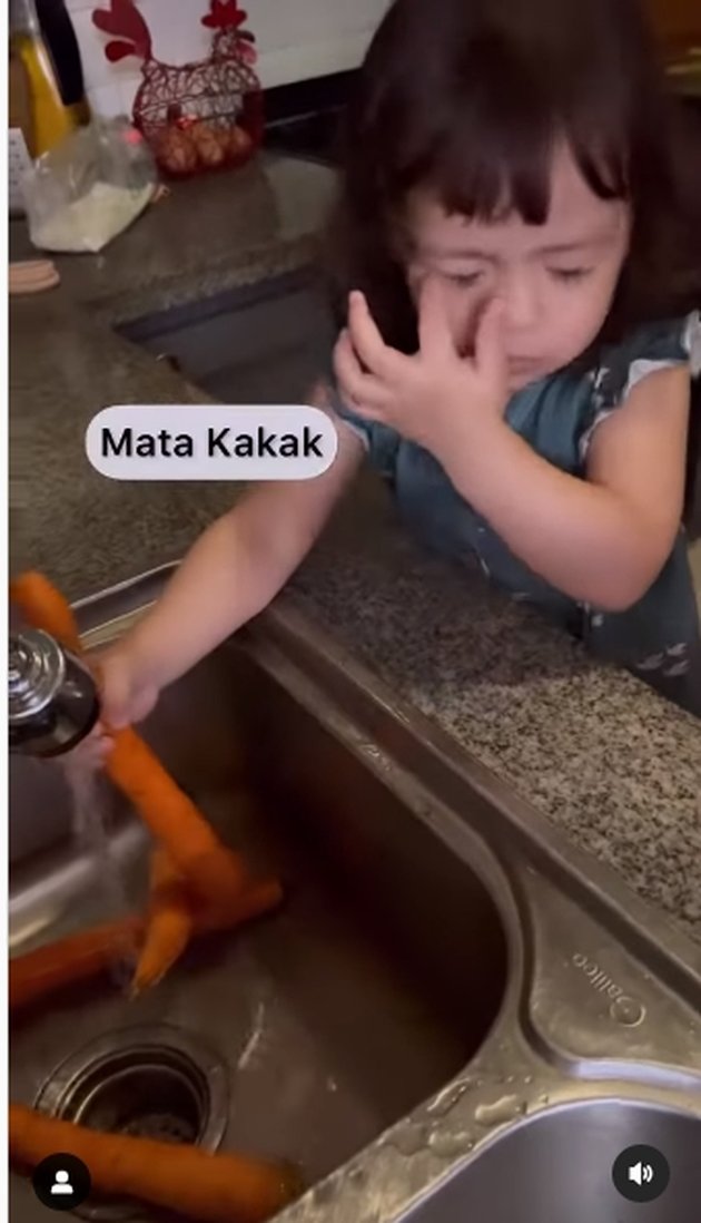 Portrait of Baby Chloe Helping Mama Asmirandah Cook, Cute and Very Smart - Washing Carrots Until Her Eyes Get Wet