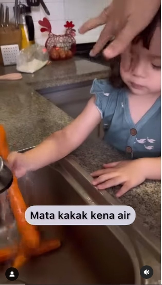 Portrait of Baby Chloe Helping Mama Asmirandah Cook, Cute and Very Smart - Washing Carrots Until Her Eyes Get Wet