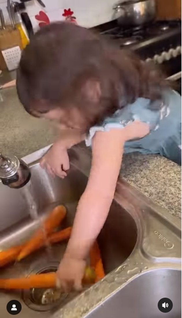 Portrait of Baby Chloe Helping Mama Asmirandah Cook, Cute and Very Smart - Washing Carrots Until Her Eyes Get Wet