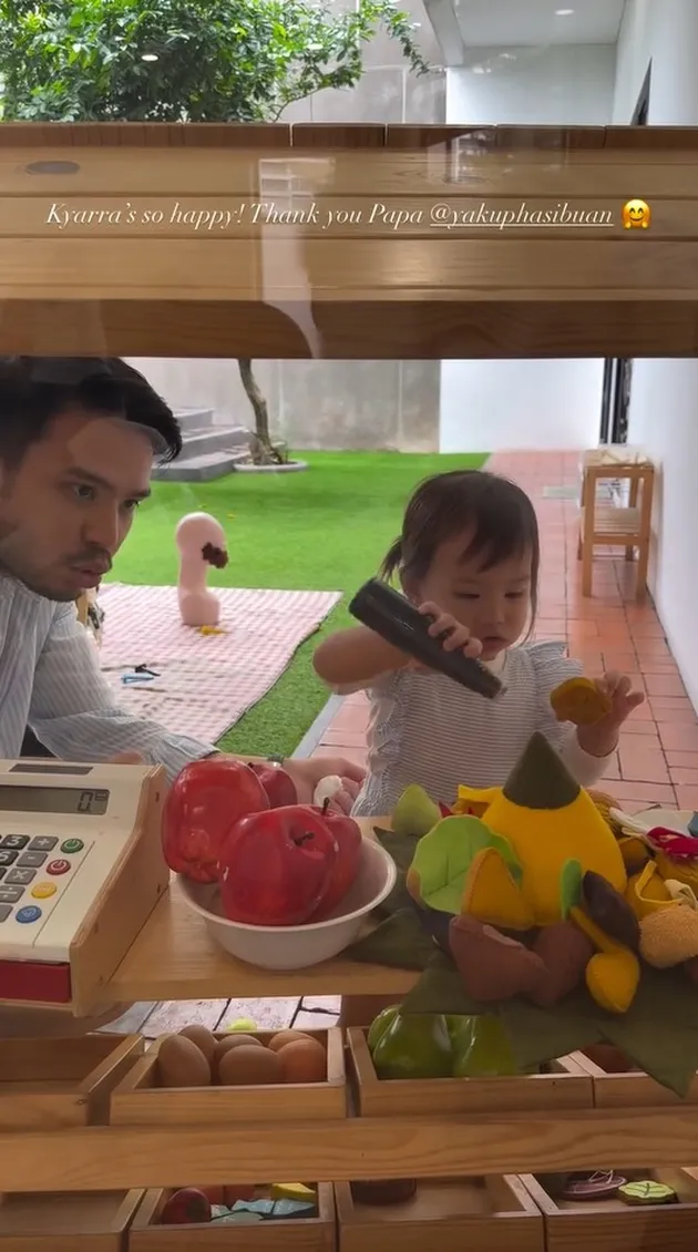 Bermain bersama papa