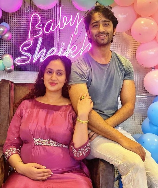 Ruchikaa Kapoor dan Shaheer Sheikh kini sedang menanti kelahiran anak pertama mereka. Keduanya dapat kejutan baby shower dari keluarga.