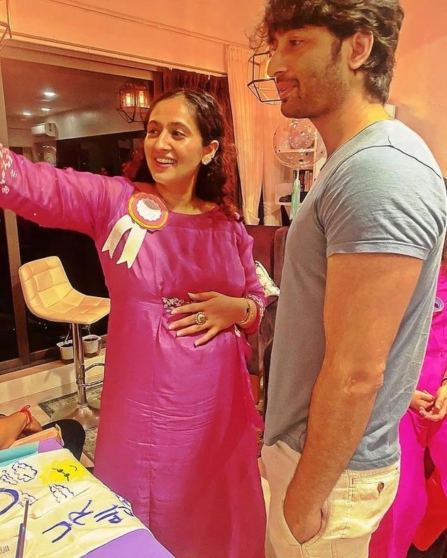 Portrait of Shaheer Sheikh's Wife's Baby Shower, Purple-themed and Can't Wait for Baby Sheikh