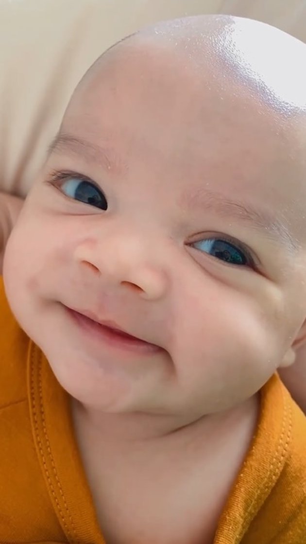 Portrait of Baby Zhavi, Fairuz A Rafiq & Sonny Septian's Youngest Child, Almost 3 Months Old and His Smile is Handsome