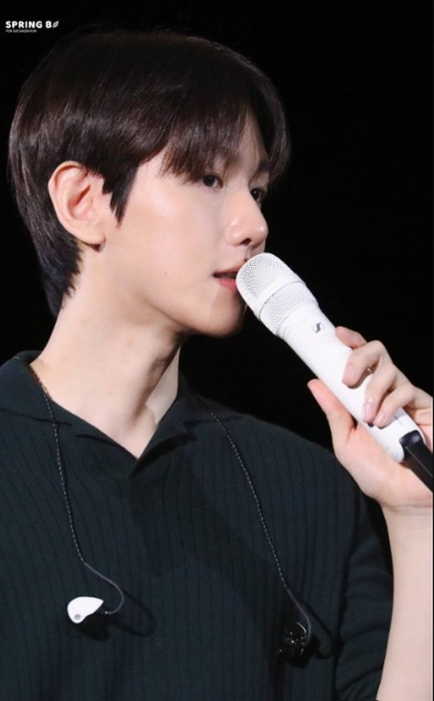 Photos of EXO's Baekhyun Being Compared to Rookie Idols Despite Being 32 Years Old, Taken by Fans or Media Still Cute