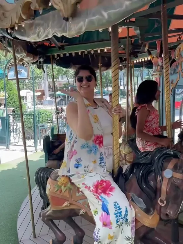 Potret Bahagia Anshula Kapoor di New York
