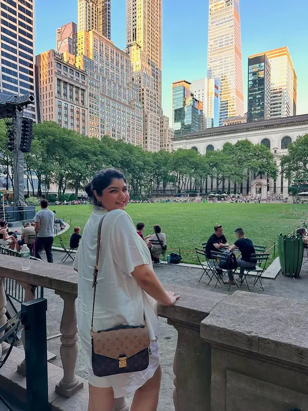 Potret Bahagia Anshula Kapoor di New York