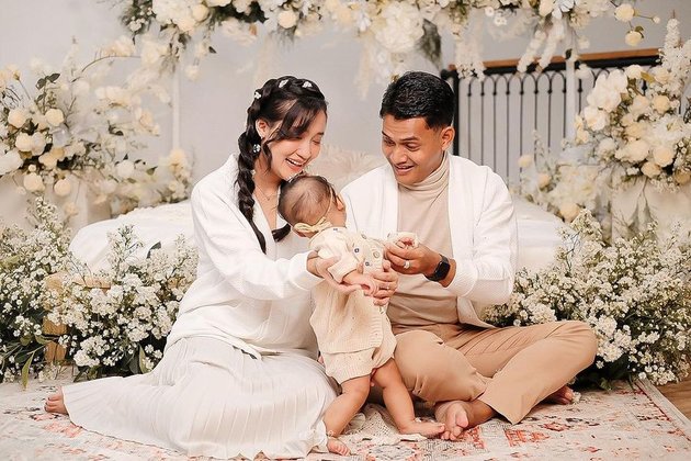 Portrait of the Happy Family of Yeni Inka, who Recently Appeared Warm and Harmonious in a White-themed Photoshoot