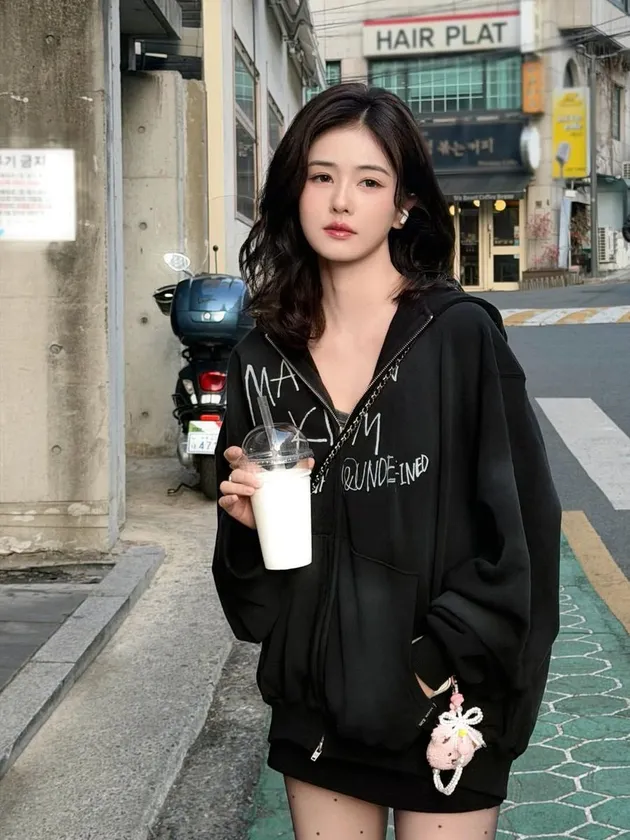 Santai Dengan Hoodie Oversized