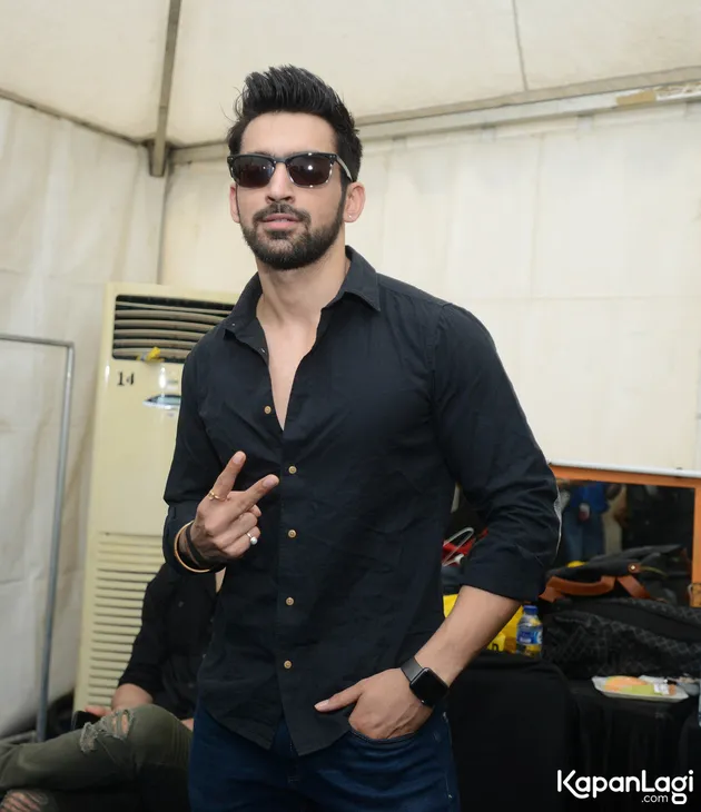 Mrunal Thakur - Arjit Taneja