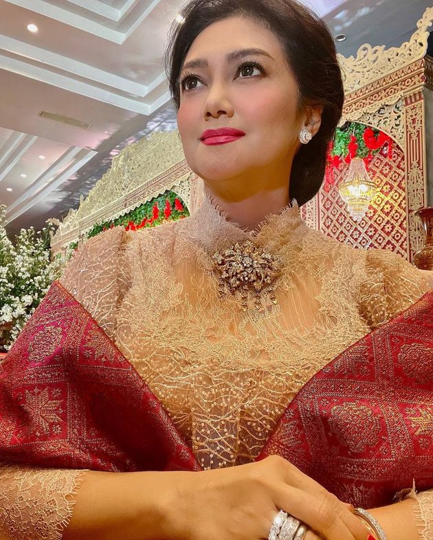 Portrait of Bella Saphira at a Wedding, Always Looking Beautiful and Graceful at the Age of 50