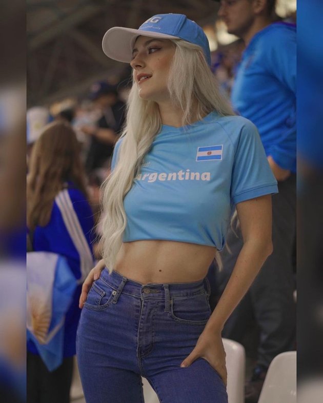 Portrait of Adult Film Star Eva Elfie Supports Argentina Directly in the 2022 World Cup, Initially Thought to be a Brazil Fan