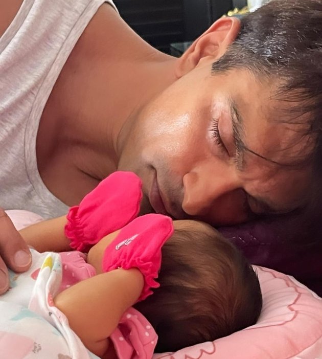 Portrait of Bipasha Basu with Her Baby Daughter Whose Face is Still Hidden, So Happy