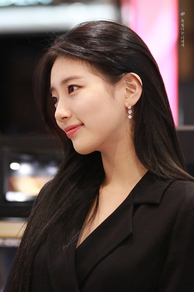 Portrait of Suzy's Visual Evidence, Real and Truly Flawless Beauty without Editing