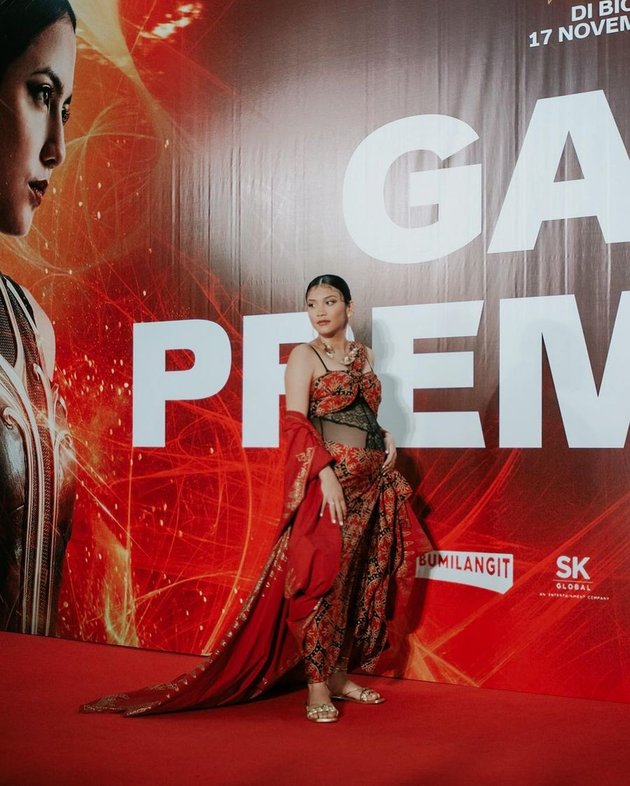 Portrait of Canti Tachril, Adipati Dolken's Wife, Wearing Transparent Dress at the Gala Premiere of the Film 'SRI ASIH', Her Baby Bump Becomes the Highlight