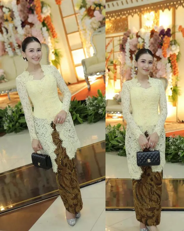 Ayu Ting Ting cantik pakai kebaya