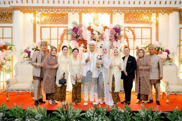 Ayu Ting Ting foto keluarga