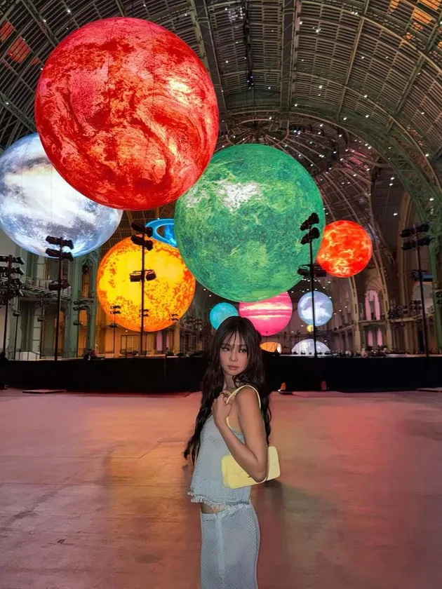 Jennie BLACKPINK Hadir di Paris Fashion Week