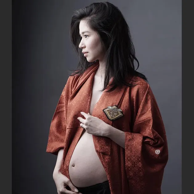 Laura Menjalani Sebuah Pemotretan Dengan Eksotis Di Tengah Kehamilan Pertamanya Laura Menjalani Sebuah Pemotretan Dengan Eksotis Di Tengah Kehamilan Pertamanya