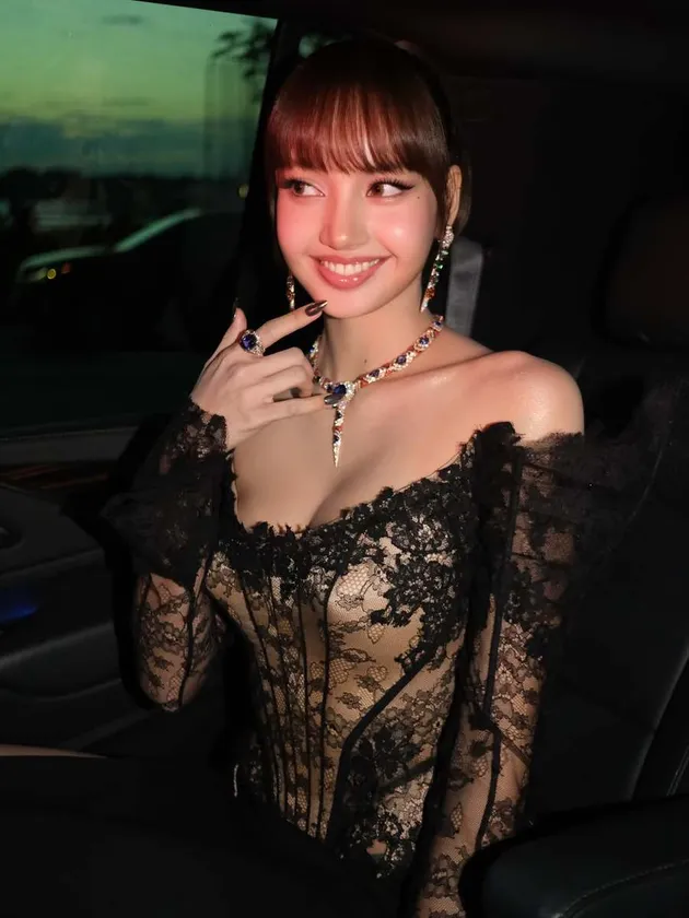 Lisa BLACKPINK Tersenyum