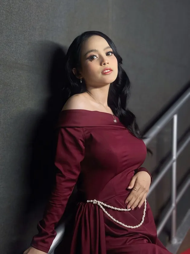 Putri Isnari
