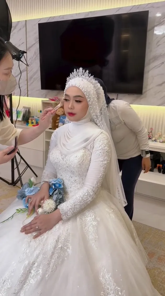 Ria Ricis tenang saat dirias