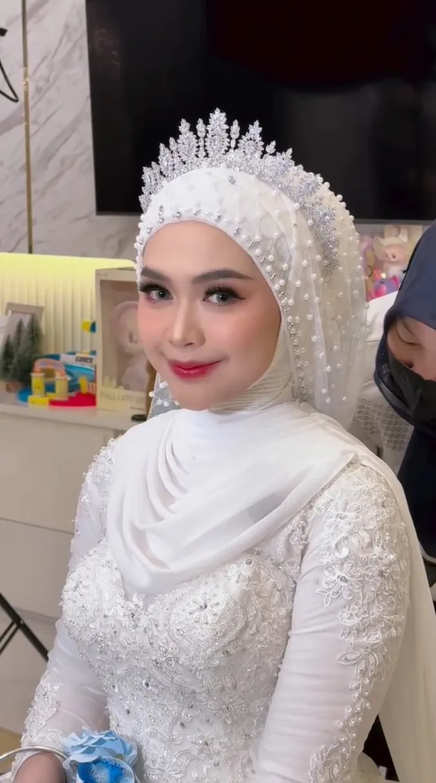 Cantik saat menatap kamera