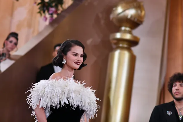 Selena Gomez kenakan gaun custom Chanel