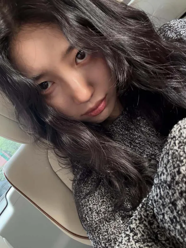 Suzy Selfie di Mobil