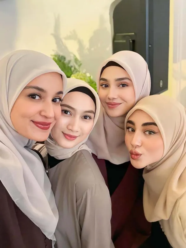Potret Cantik Syifa Hadju Pakai Hijab