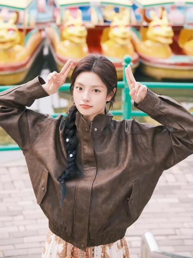 Xu Ruohan pose imut