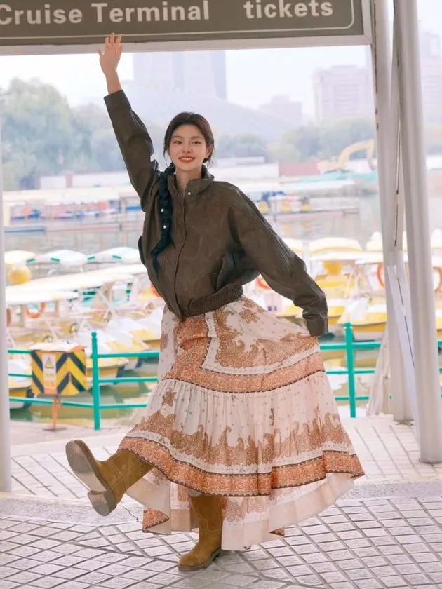 Xu Ruohan pose ceria banget
