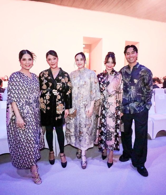 Beautiful Portrait of Almira Yudhoyono Joining Annisa Pohan Attending Fashion Show, Model Aura Competes with Mother
