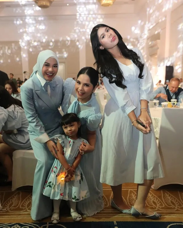 Almira Yudhoyono - Annisa Pohan