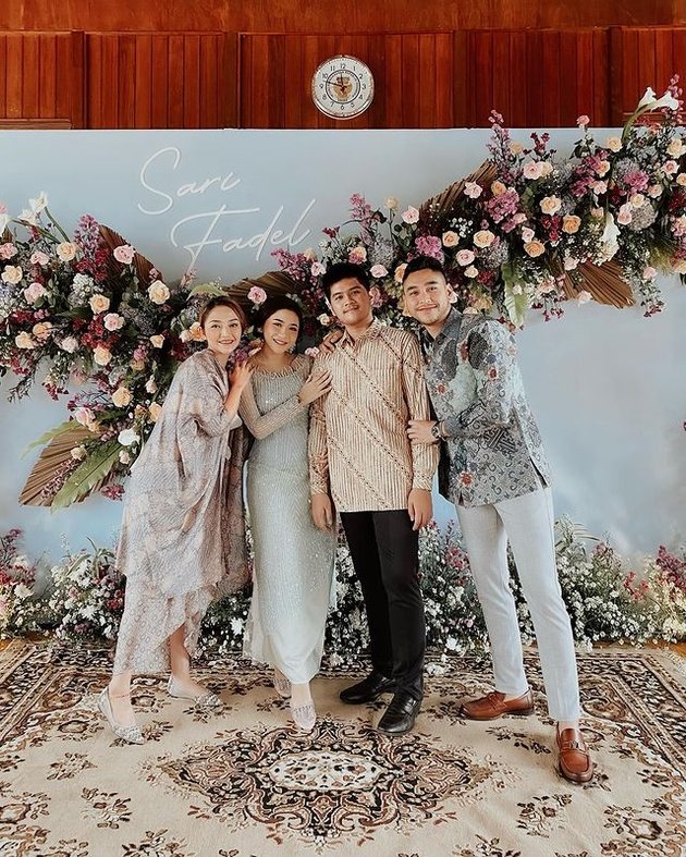 Siti Badriah mengunggah potret saat adik iparnya yakni Prawita Sari bertunangan.