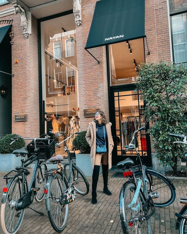 Portrait of Carissa Putri Enjoying Vacation in Amsterdam, Beautiful and Slimmer - Showing Off Long Legs