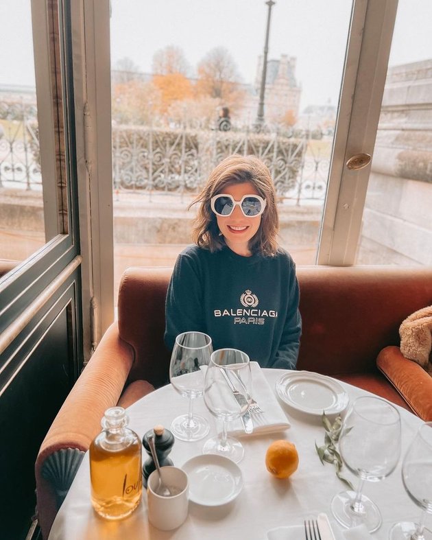 Portrait of Carissa Putri Enjoying Vacation in Amsterdam, Beautiful and Slimmer - Showing Off Long Legs