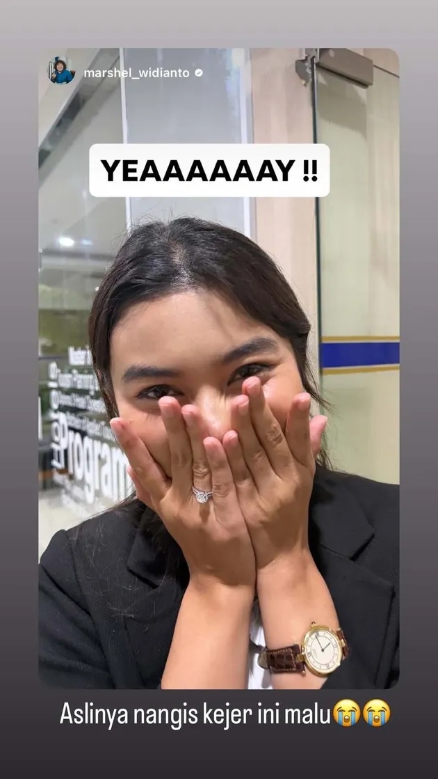 Cesen bahagia lulus kuliah S2