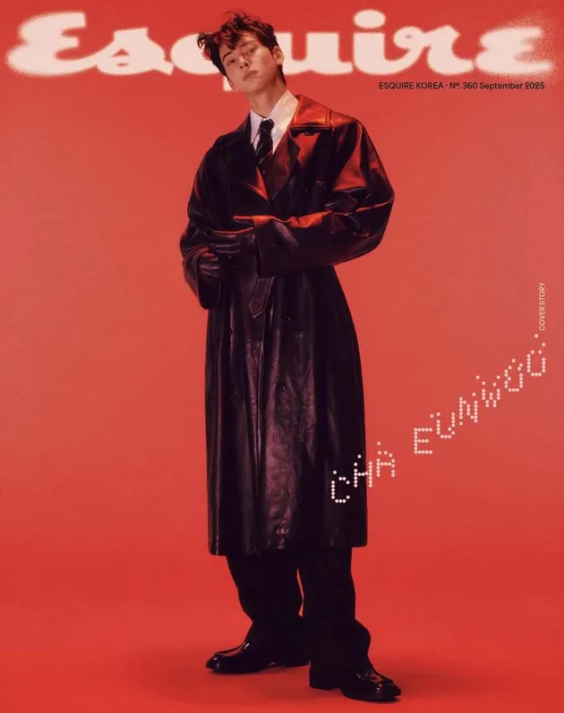 Potret Cha Eun Woo Jalani Pemotretan Bareng Esquire x YSL 